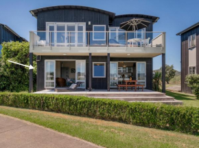 Golfer's Paradise - Matarangi Holiday Home, Matarangi